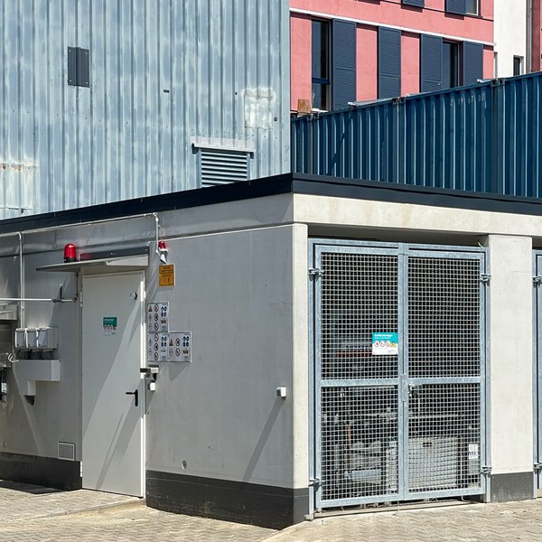 Gaslager im Außenbereich der Nevermined GmbH, geplant, gebaut und umgesetzt von ENVIBOW als Individuallösung für die Nevermined GmbH 